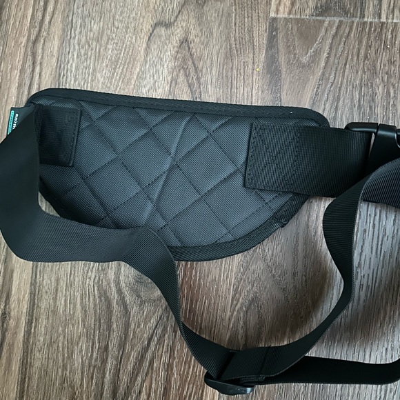 ❤️San Diego Comic Con 2024 Hulu 2-d Animayhem Fanny pack! Rare giveaway! NWOT - Picture 2 of 5